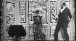 Кадр из фильма "Исчезновение дамы в театре Робера Удена" - 2