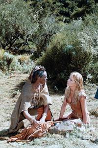 Кадр Шина – королева джунглей