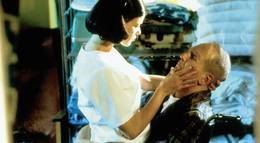 Кадр из фильма "Там, где деньги" - 1