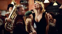 Кадр из фильма "Луна в бутылке" - 1