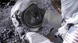 Кадр из фильма "Аполлон 18" - 2