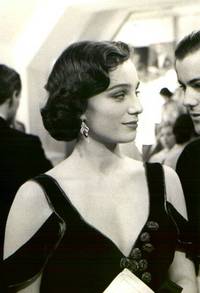 Кадр Пригоршня праха