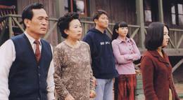 Кадр из фильма "Тихая семья" - 2