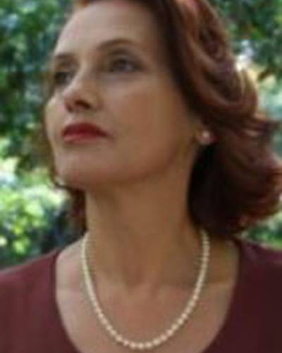 Нур Сюрер фото