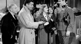 Кадр из фильма "Восторг идиота" - 2