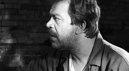 Кадр из фильма "Человек, который ел вишни" - 1