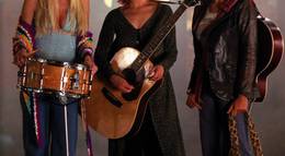 Кадр из фильма "Джози и кошечки" - 1