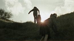 Кадр из фильма "Забывай до конца" - 1