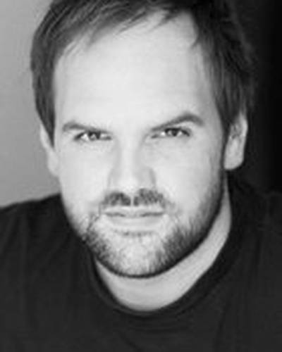 Итан Сапли фото