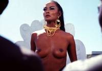 Кадр Божественная Эмануэлль: Культ любви