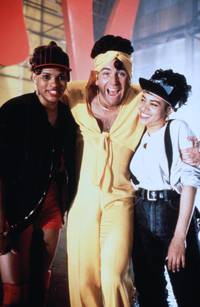 Кадр Оставайтесь с нами