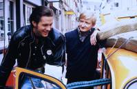 Кадр Один среди женщин