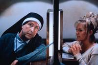 Кадр Монахини в бегах