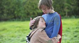 Кадр из фильма "Супербрат" - 1