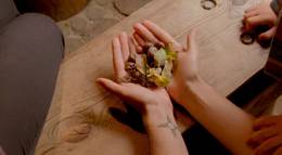 Кадр из фильма "Заклятье, что отпугнёт тьму" - 2