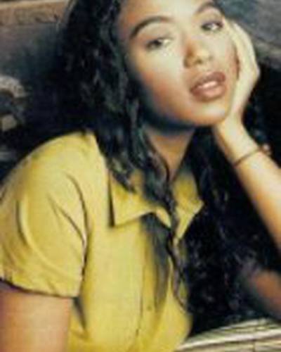 Ананда Льюис фото