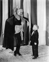 Кадр Уродцы