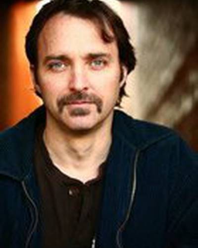 Кеннет Хьюз фото