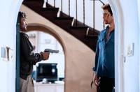 Кадр Незаконное вторжение