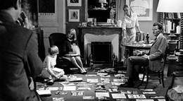 Кадр из фильма "Война окончена" - 1