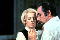 Кадр Скромное обаяние буржуазии