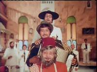 Кадр Амар,  Акбар, Антони