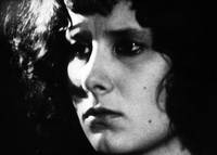 Кадр В опасности и крайней нужде нерешительность приводит к беде