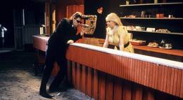 Кадр из фильма "Эти башмаки" - 1