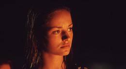 Кадр из фильма "Девочка из океана" - 1