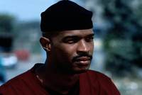 Кадр Больше денег