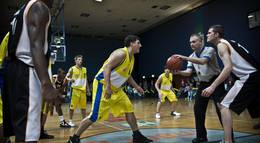 Кадр из фильма "Нелегкая игра" - 2