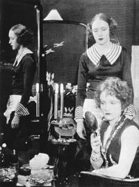 Кадр Целую Вашу руку, Мадам