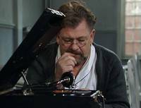 Кадр Фигляр, шумящий на помосте