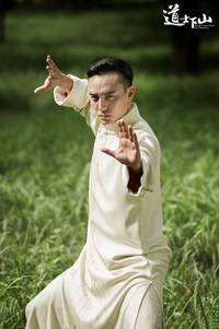 Кадр И сошёл монах с гор