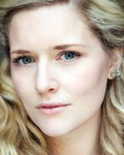 Эми Де Брюн фото