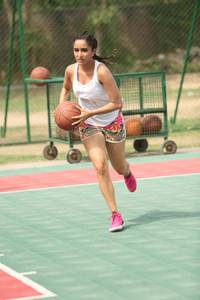 Кадр Подруга наполовину