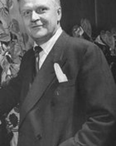 Чарльз Брэкетт фото