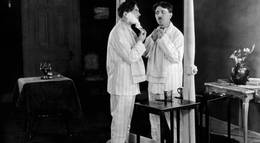 Кадр из фильма "Семь лет несчастий" - 1