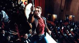 Кадр из фильма "Последний киногерой" - 2