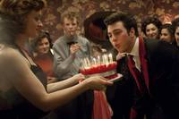 Кадр Стать Джоном Ленноном