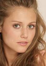 Джулианна Гуилл фото