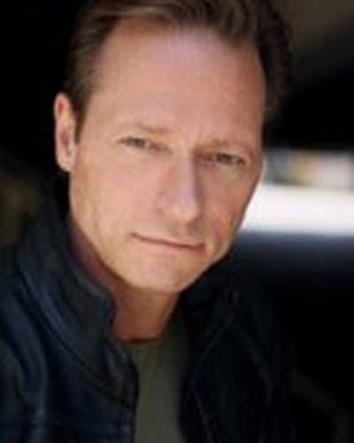 Роберт Корвин фото