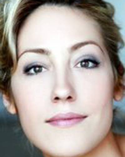 Джулия Дукоссю фото