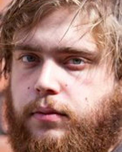 Симон Кёзер фото