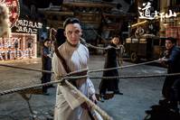 Кадр И сошёл монах с гор