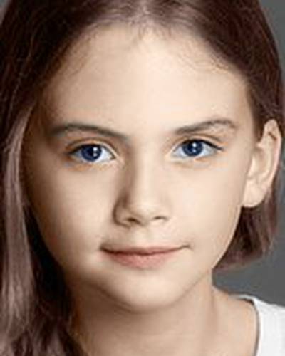 Эмилия Джонс фото