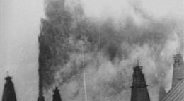 Кадр из фильма "Нефтяной фонтан на промысле Балаханы" - 1