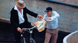 Кадр из фильма "Невезучий папарацци" - 1