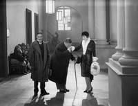 Кадр Целую Вашу руку, Мадам