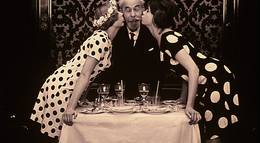 Кадр из фильма "Маргаритки" - 1